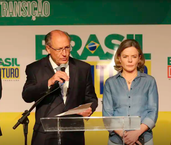 Alckmin e Gleisi Hoffmann são exonerados de ministérios para disputar eleições em outubro