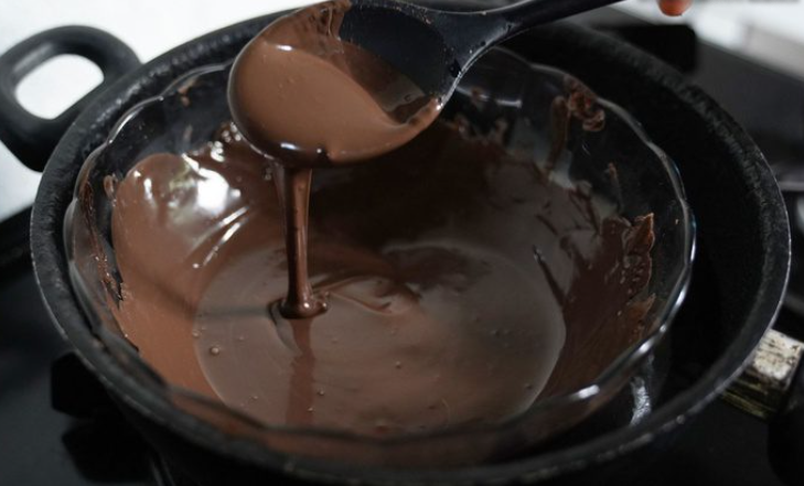 Do cacau ao chocolate artesanal, mulheres transformam tradição em renda no interior do Amazonas