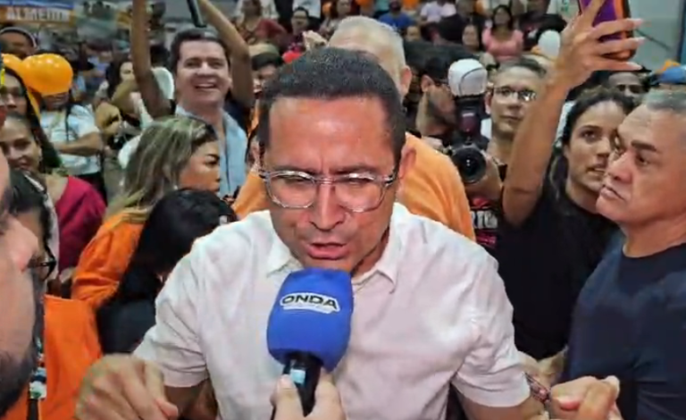 “Criticam quem sabe fazer”: Daniel defende irmão David Almeida