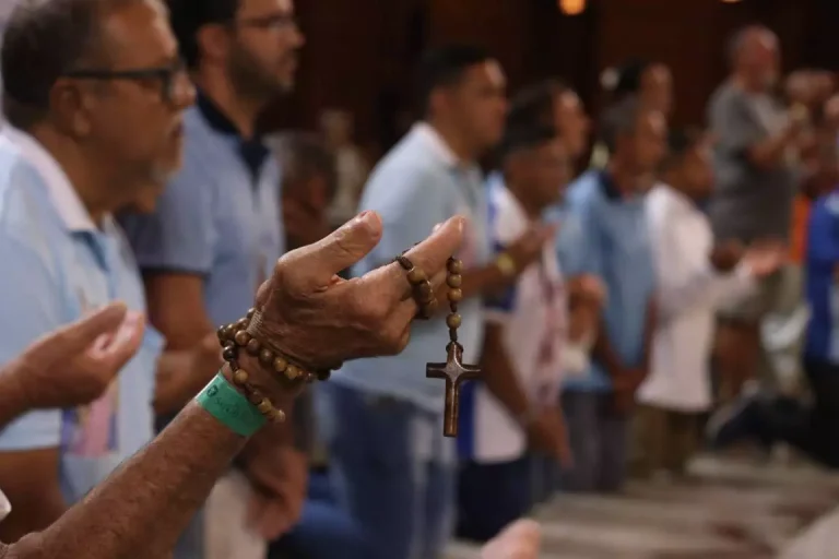 Já é lei no Brasil, mas vereador quer oficializar ‘Dia de Reza’ para homens em Manaus