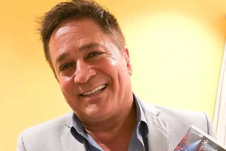Leonardo sofre acidente em pescaria e surge com olho roxo em hospital