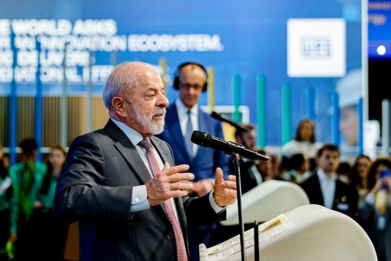 Lula lança programa de R$ 30 bilhões para motoristas de app financiarem carros novos