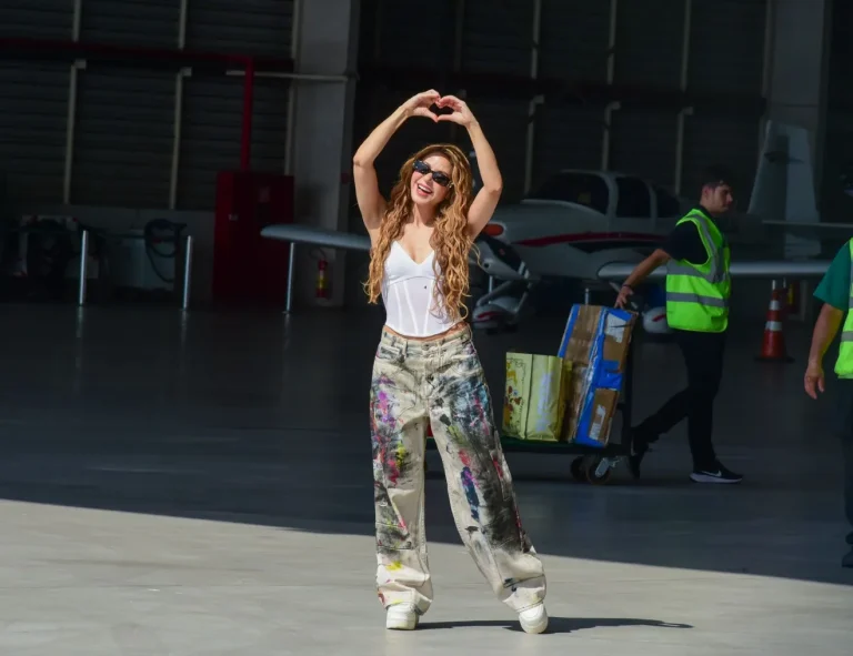 Shakira desembarca no Rio de Janeiro para fazer megashow