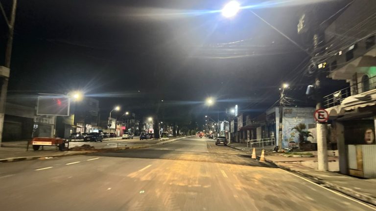 Avenida Constantino Nery é liberada após conclusão de obras por afundamento na pista