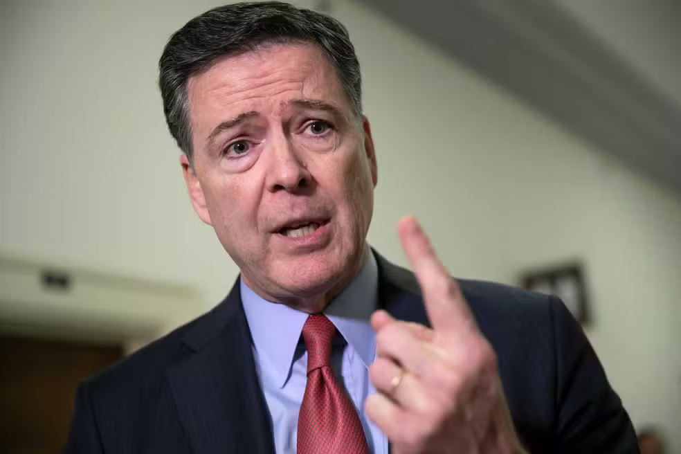 Ex-chefe do FBI é indiciado por ameaça a Trump em post no Instagram