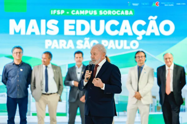 Lula defende inclusão do FIES em programa de renegociação de dívidas