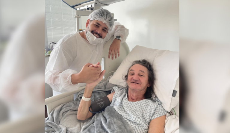 Humorista Marquito inicia fisioterapia oral para voltar a falar e comer