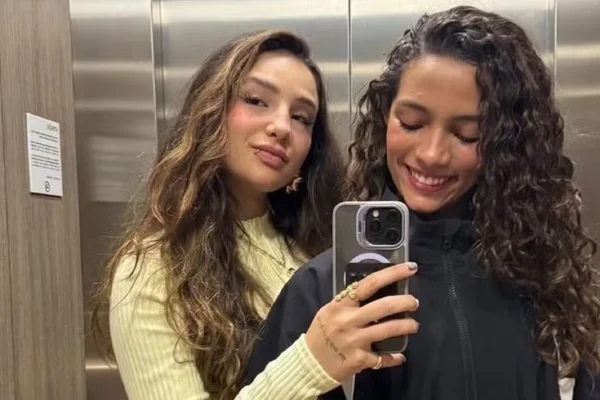 Rayssa Leal aparece pela 1ª vez ao lado da namorada, Duda Wilken