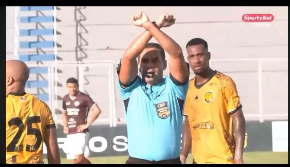 Protocolo antirracismo é acionado durante jogo em Manaus; Amazonas FC repudia episódio