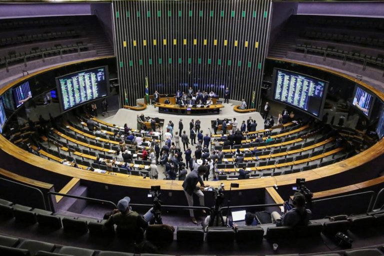 Congresso derruba veto de Lula e libera verbas a prefeituras em ano eleitoral