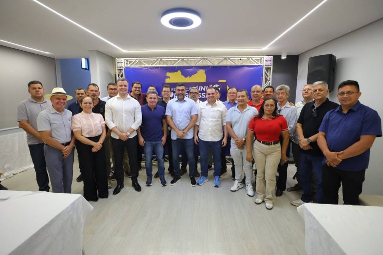 Wilson Lima destaca união política em encontro com prefeitos e vice-prefeitos no Amazonas