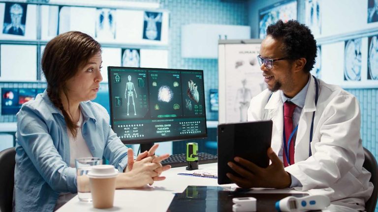 Pesquisa mostra que Inteligência Artificial já entrou na rotina de médicos e pacientes
