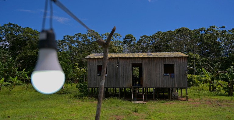 Lula amplia “Luz para Todos” em comunidades da Amazônia