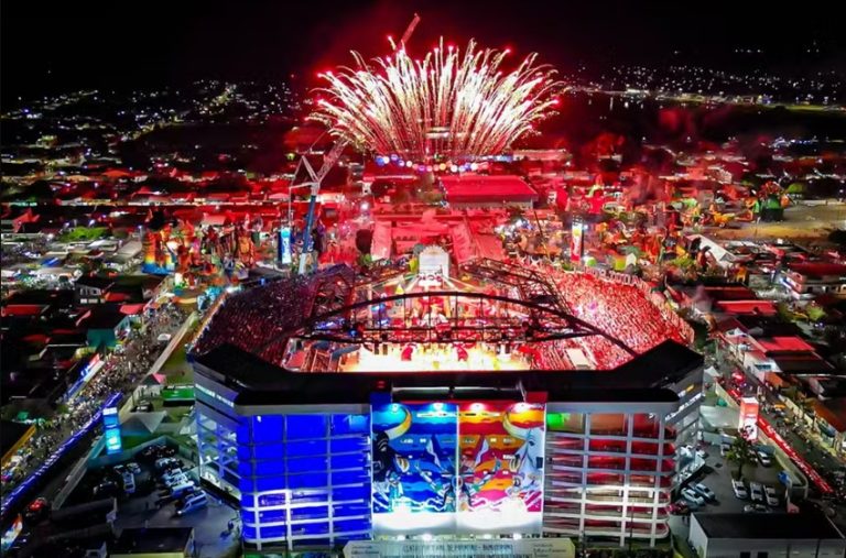 Rumo a Parintins: Vai de barco ou lancha para o festival na Ilha da Magia?
