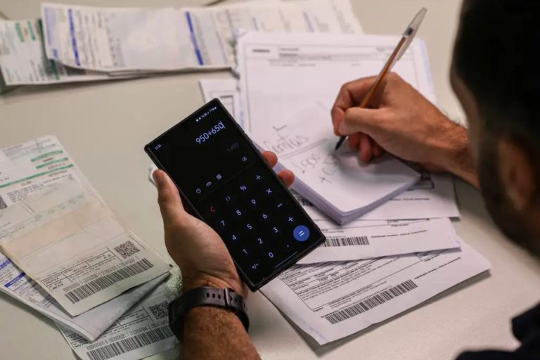 Brasil chega a 82,8 milhões de endividados e bate novo recorde; veja como limpar nome