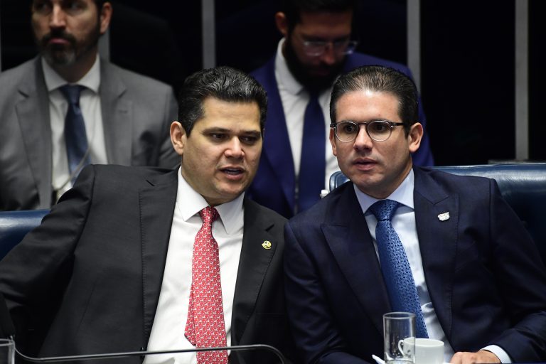 Motta segura diálogo com Alcolumbre até fim da escala 6×1 passar em comissão