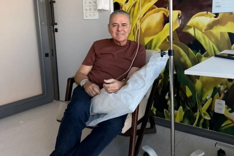 Luis Roberto aparece no hospital e atualiza tratamento de combate à neoplastia