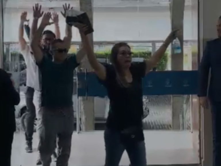 Sessão na Câmara de Manaus é interrompida por manifestação de professores