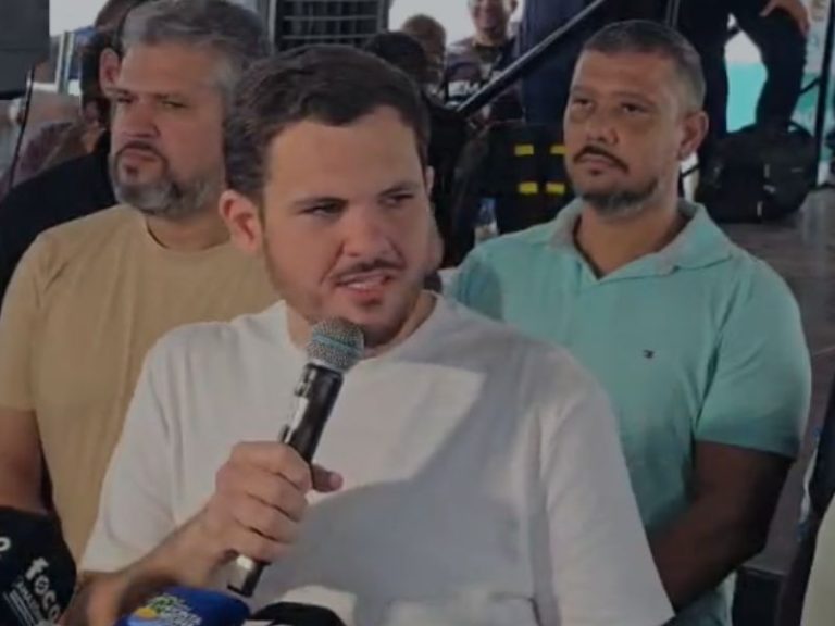 “Aguardando ele achar que Manaus tem uma prioridade”, dispara Renato Junior ao governador