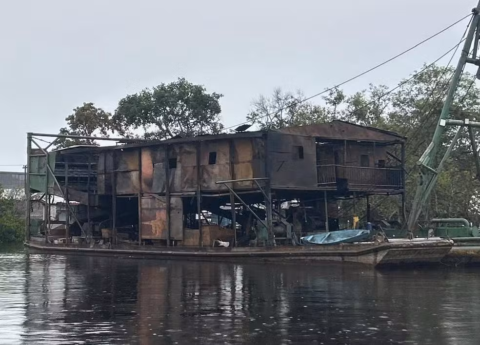 Operação inutiliza 50 dragas usadas para garimpo ilegal no interior do Amazonas