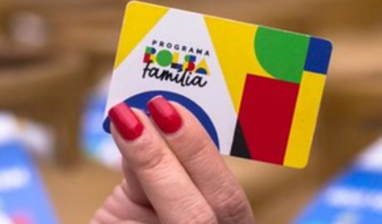 Governo muda regra e mantém Bolsa Família durante análise do BPC
