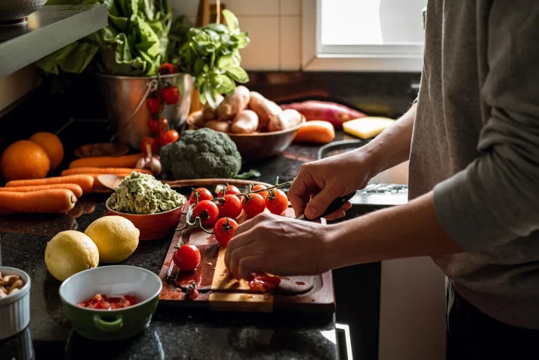 1 em cada 3 brasileiros tem gordura no fígado: veja o que comer para prevenir