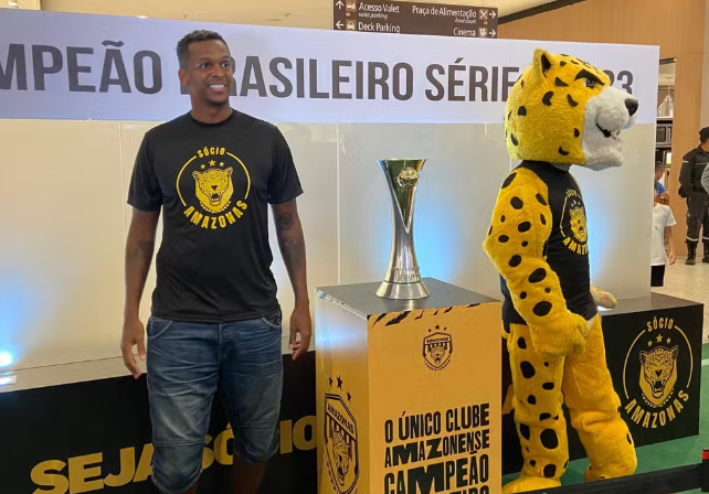 Com passagens pela Seleção e Amazonas FC, ex-atacante Jô é preso pela quinta vez