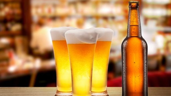 Anúncios de cerveja e bebidas alcoólicas podem acabar no Brasil