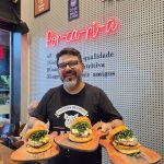 🍔🐷 O Dia Mundial do Hambúrguer vai ganhar um sabor diferente em Manaus.A Porcaria Boteco lança