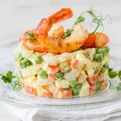Salada de maionese clássica acrescida do camarão de água doce